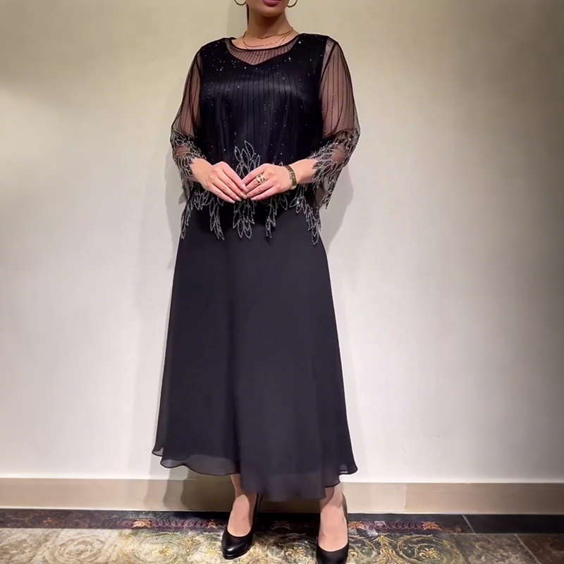 Κομψό μονόχρωμο φόρεμα με διαφανές στρώμα που λάμπει