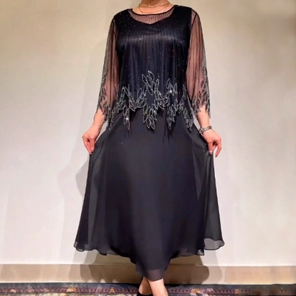 Κομψό μονόχρωμο φόρεμα με διαφανές στρώμα που λάμπει