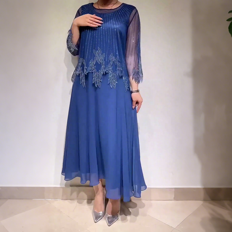 Κομψό μονόχρωμο φόρεμα με διαφανές στρώμα που λάμπει